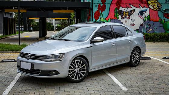 VOLKSWAGEN JETTA 2.0 TSI HIGHLINE 200CV GASOLINA 4P TIPTRONIC VOLKSWAGEN JETTA 2.0 TSI HIGHLINE 200CV GASOLINA 4P TIPTRONIC